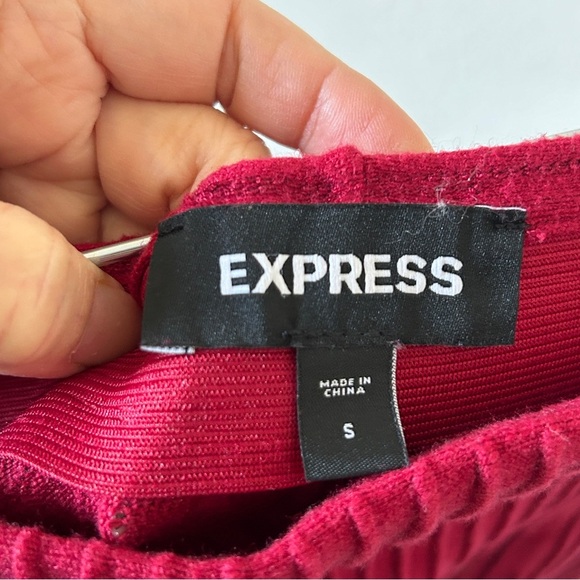 Express Fit Flare Skirt Small Tulip Red 3D Texture Sexy Date Party Valentines - Picture 6 of 7